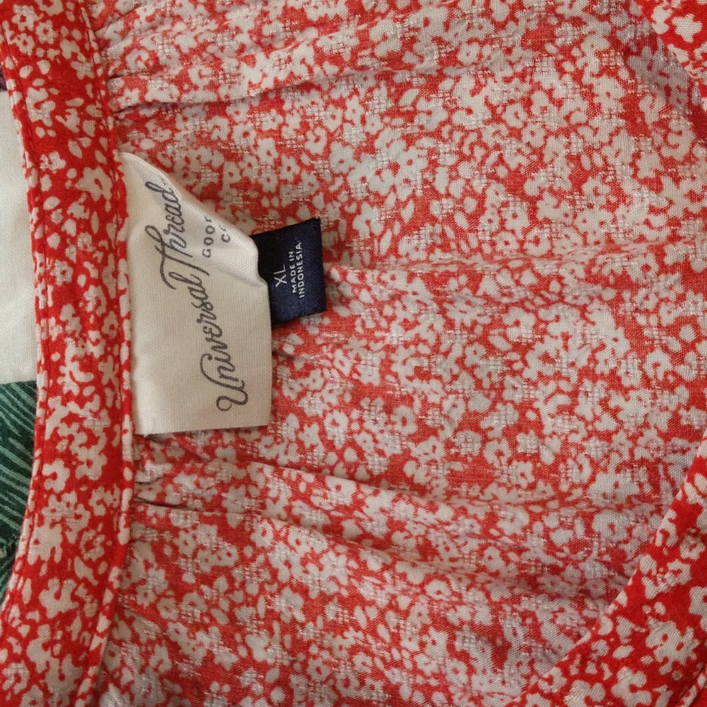 Universal Thread top - Picture 2 of 9